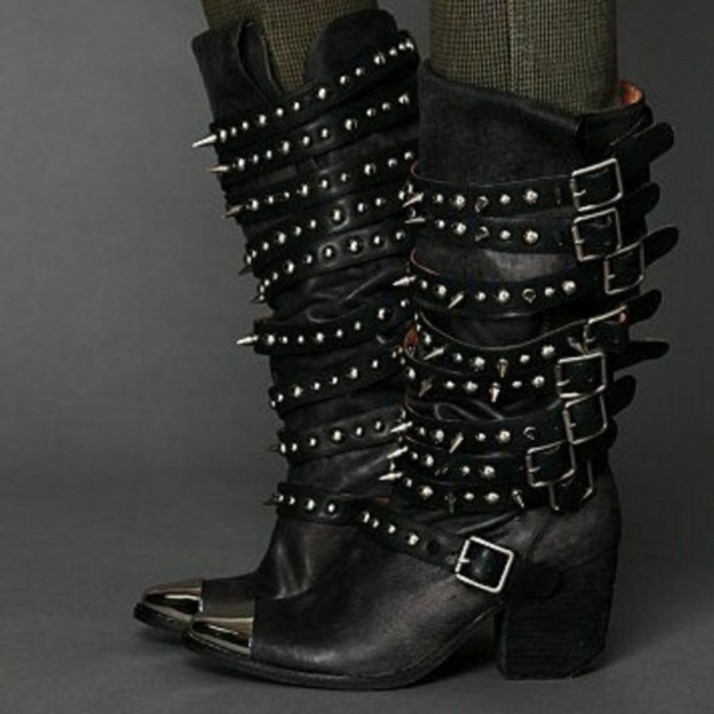 🚫!!SOLD!!🚫Jeffrey Campbell leather spiked boots.
